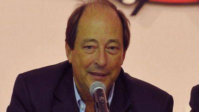 Ernesto Sanz encabez� el acto homenaje a Alfons�n