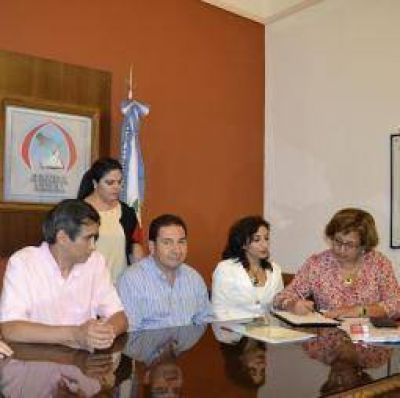 Incorporaron a tres gremios en la paritaria docente provincial