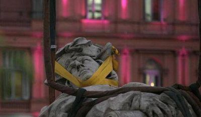 Estatua de Col�n: Quieren llevarla a Parque Lezama