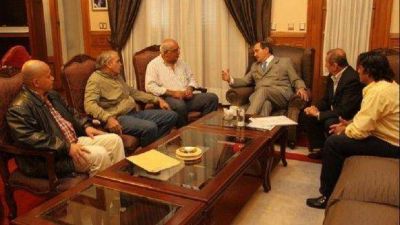 Alperovich se reuni� con la Rural, la CGT y UCIT para defender la industria azucarera