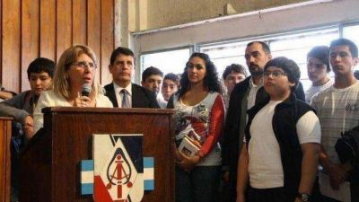 �Sirva este homenaje para no olvidar el ultraje que sufri� toda la UNT�