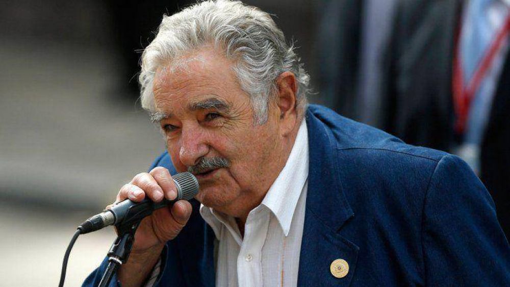 Mujica convoc� a otra reuni�n por la crisis en el f�tbol uruguayo