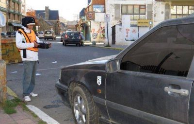 Agregan calles al estacionamiento medido y costar� $5