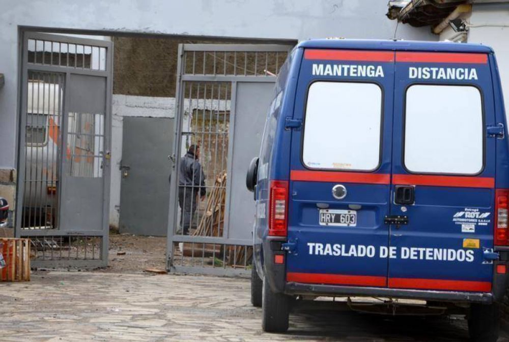 Fuga en Bariloche: Limaron una ventana y saltaron el pared�n