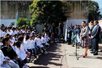 Scioli inaugur� el ciclo lectivo en la escuela primaria donde curs� Cristina