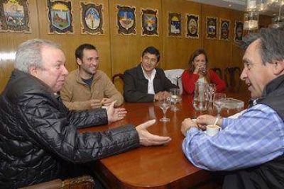 Peralta se reuni� con Garay por viviendas