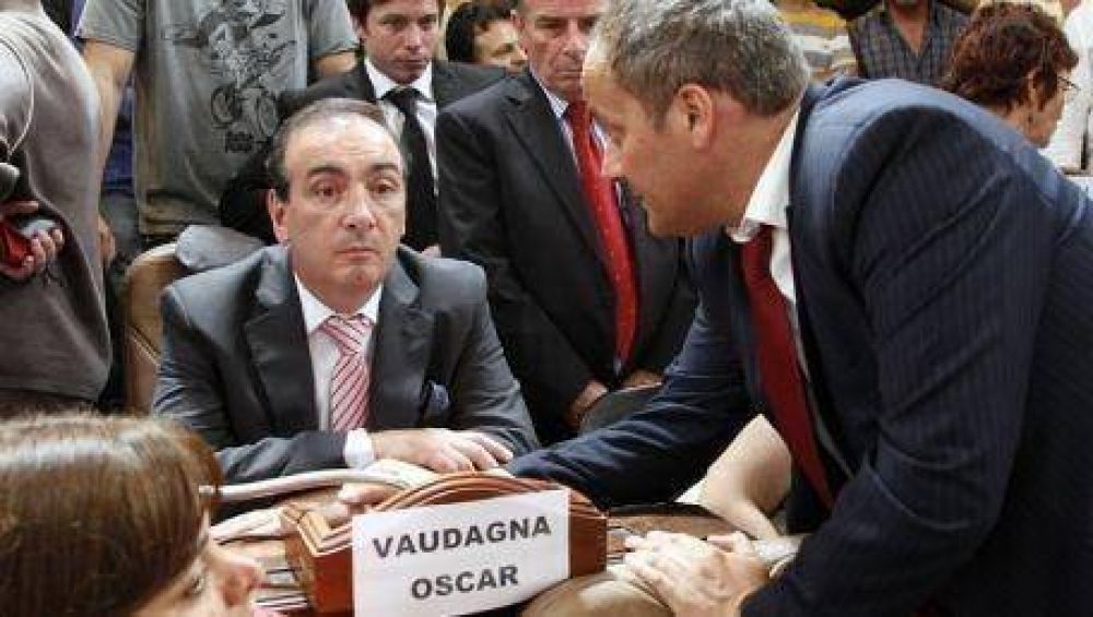 El massismo y el bruerismo se disputan las comisiones