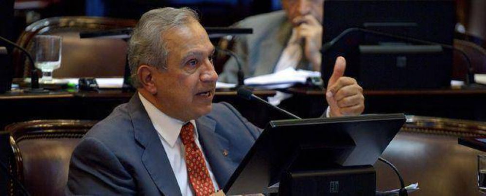 Romero pide informes sobre telefon�a celular