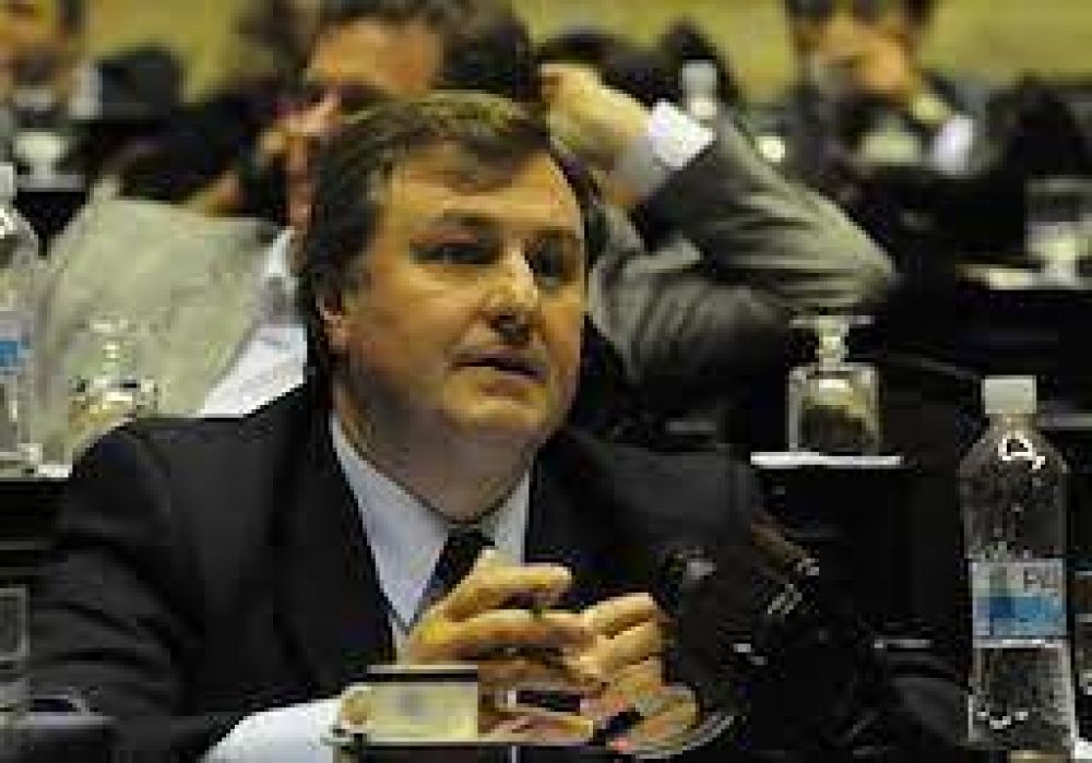 El Diputado Omar Ducl�s present� un proyecto para reformar la Ley de Asociaciones Sindicales