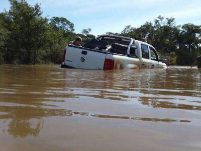 Quisieron escapar de la Gendarmer�a y casi se ahogan en un arroyo