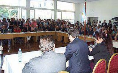 Con anuncios y repaso de la gesti�n, Gray abri� el per�odo de sesiones