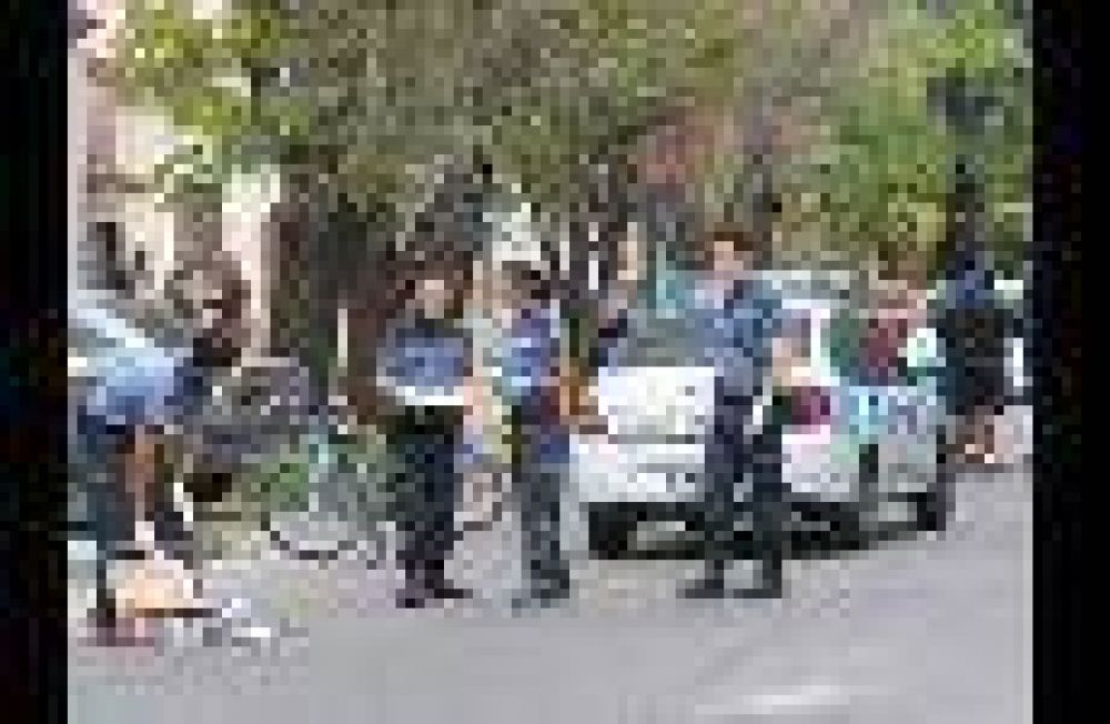 Dos delincuentes quedaron detenidos luego de tirotearse con la Polic�a y otros tres escaparon