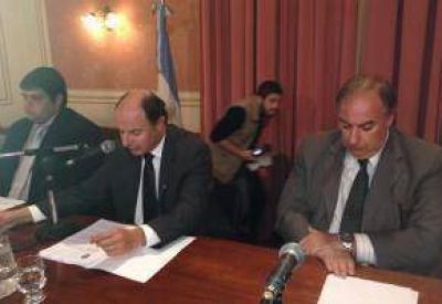 Guacone reconoci� el "d�ficit estructural" y critic� con dureza a los m�dicos