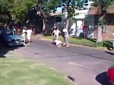 Apareci� un video que registra la paliza a David Moreyra