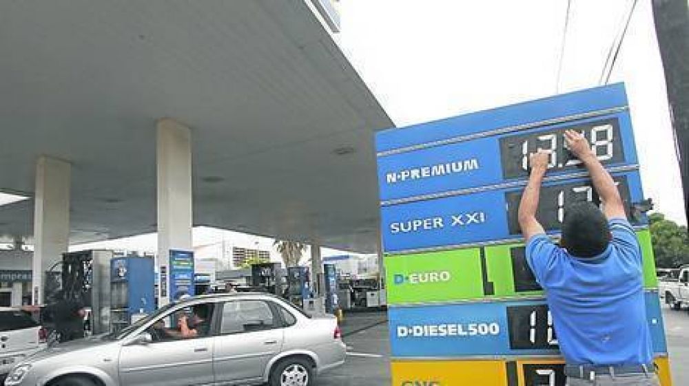 La nafta premium fue la que m�s aument� y super� los 13 pesos