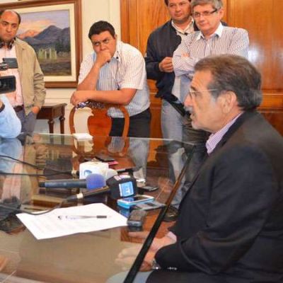 El gobierno dispuso la contenci�n del gasto para priorizar salarios y servicios esenciales