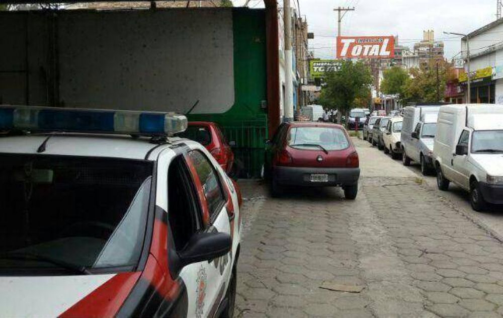 Comerciantes casi ahorcan a un arrebatador en C�rdoba