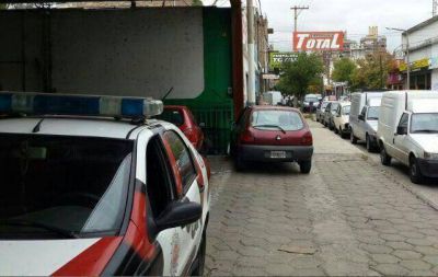 Comerciantes casi ahorcan a un arrebatador en C�rdoba