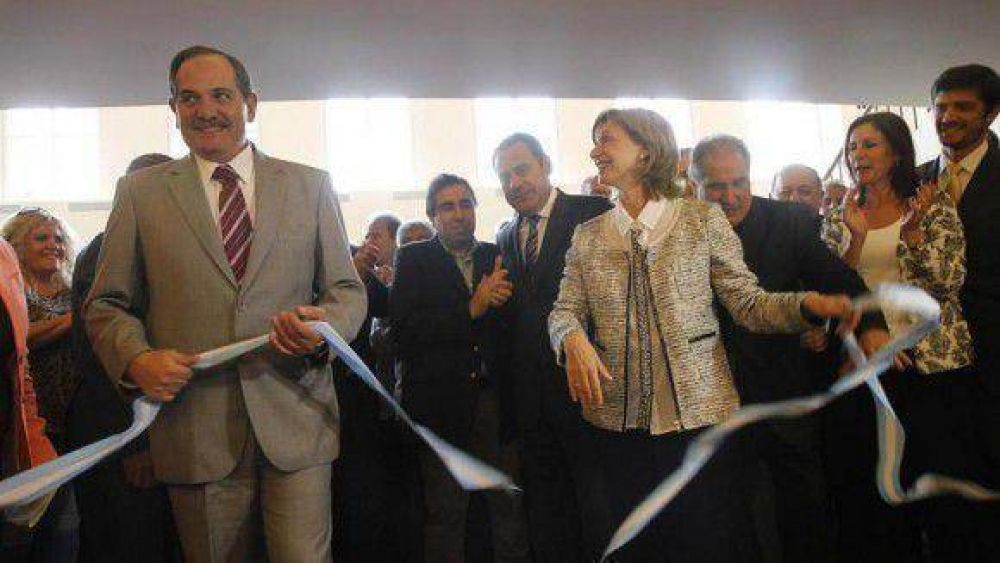 Inauguraron el teatro �Mercedes Sosa�