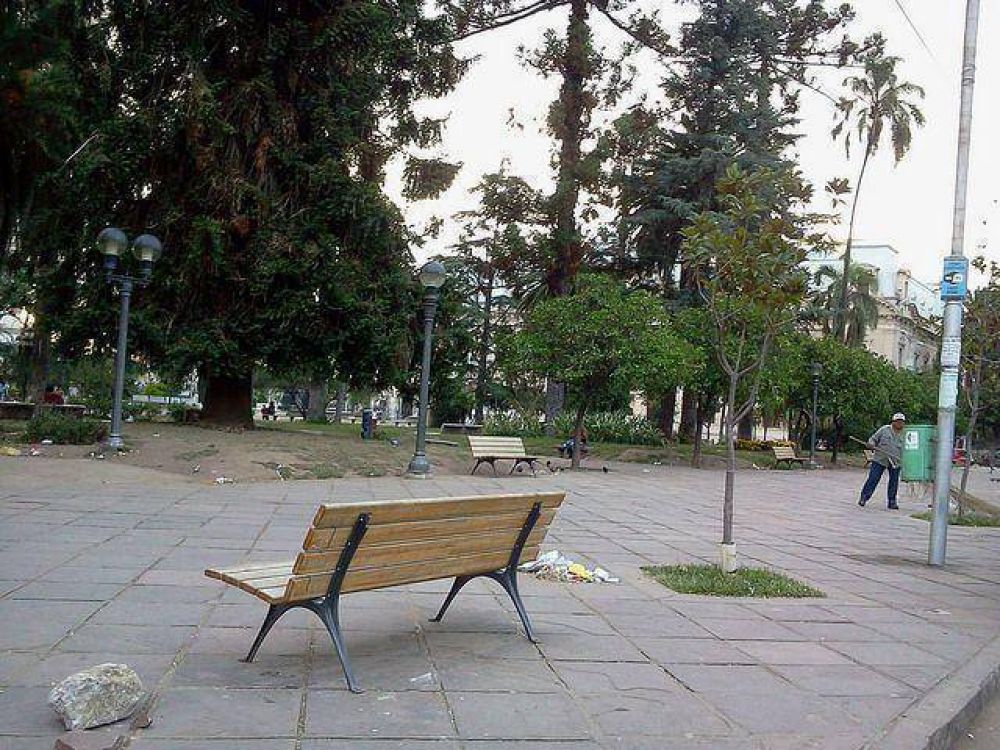 Se levant� el acampe en la plaza Belgrano