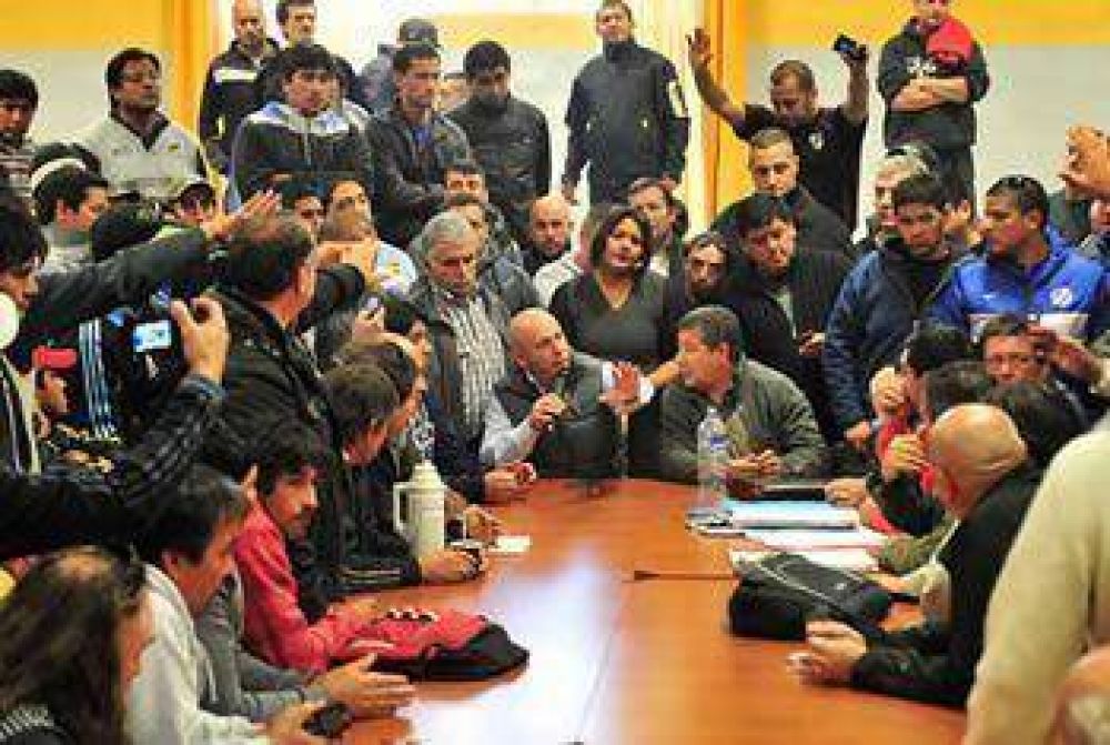 LOS MARINEROS AUTOCONVOCADOS DECRETARON UN PARO POR TIEMPO INDETERMINADO