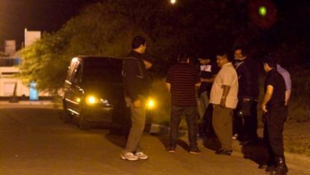 Huy�, pero antes tir� casi cuatro kilos de marihuana en la calle