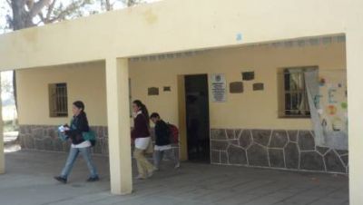 Padres se resisten al traslado de la Escuela de Santa Cruz
