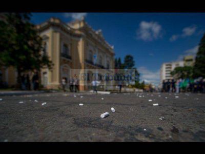 Los docentes recibieron a tizazos a Urtubey