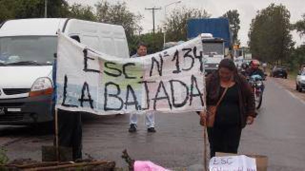 Los Altos: empleados de servicios generales cortaron ruta