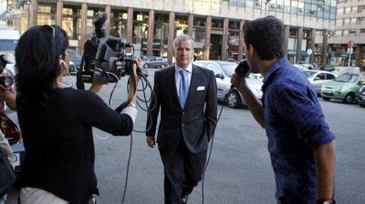 Mujica devuelve a la Polic�a y regresa el f�tbol en Uruguay