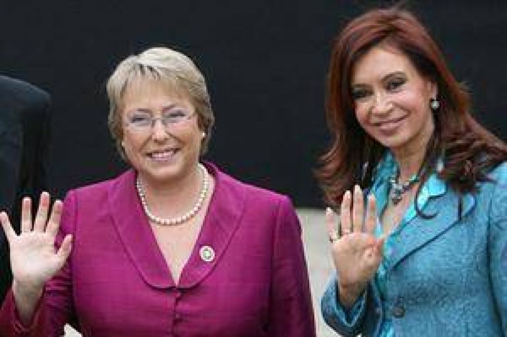 Terremoto en Chile: Michelle Bachelet agradeci el llamado de Cristina Kirchner y decret el "estado de catstrofe"