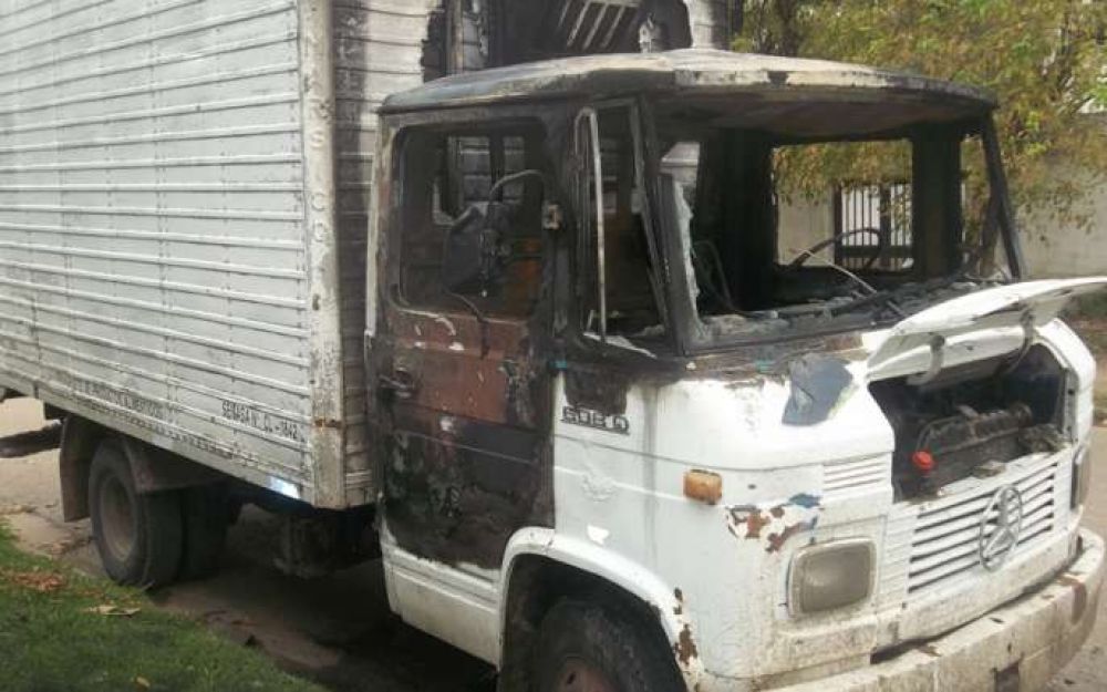 Incendio accidental da�� la cabina de un cami�n