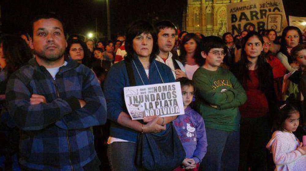 Recordaron a las vctimas a un ao del temporal en La Plata