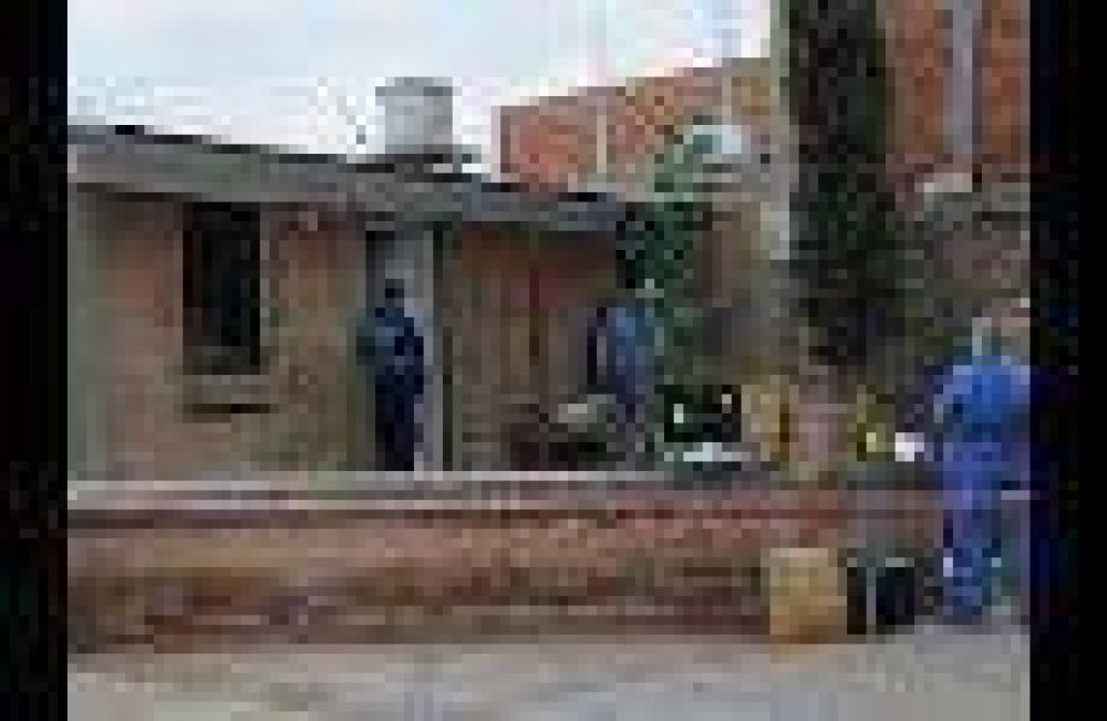 Una mujer fue asesinada a golpes en su casa y un hombre fue capturado