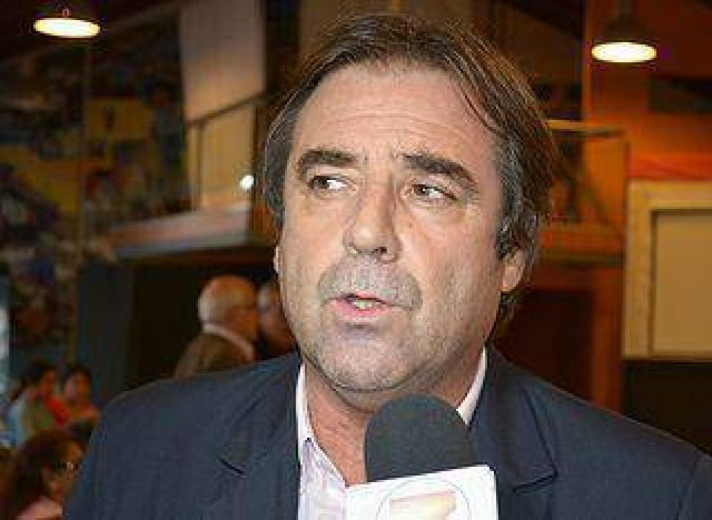 Bernis responsabiliz� a Fellner por las interrupciones en el discurso de Jorge
