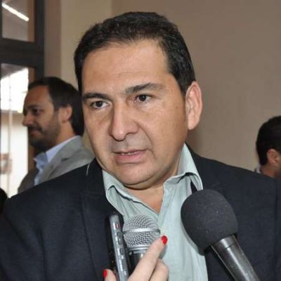 Flores desminti� cobrar un sueldo como docente de la escuela de polic�a