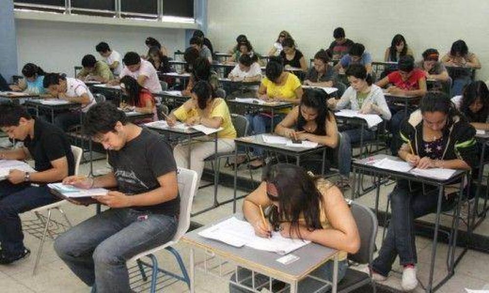 Denuncian que colegios p�blicos se niegan a inscribir a alumnos repitientes