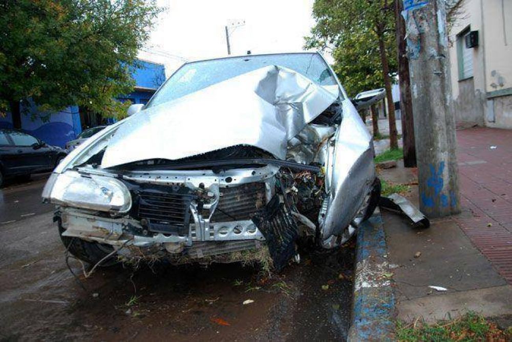 Dos heridos por un choque y vuelco en la Per�n