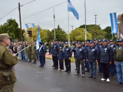 Homenaje a los h�roes: el Gobernador firm� el decreto para el viaje de ex combatientes a Malvinas