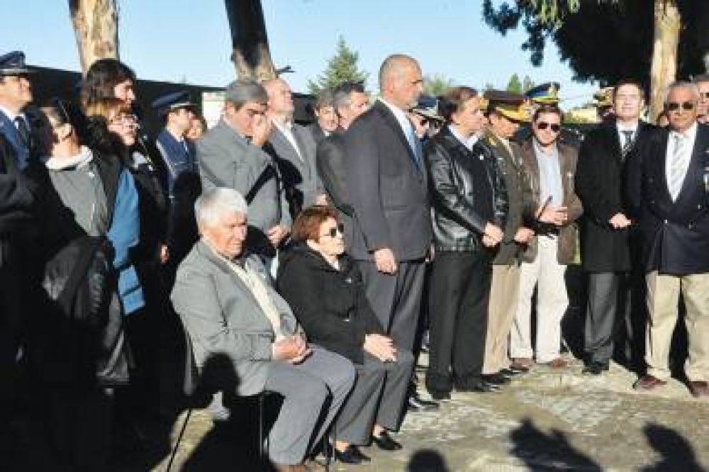 Durante la entrega de ofrendas los veteranos reiteraron el reclamo por la sede propia