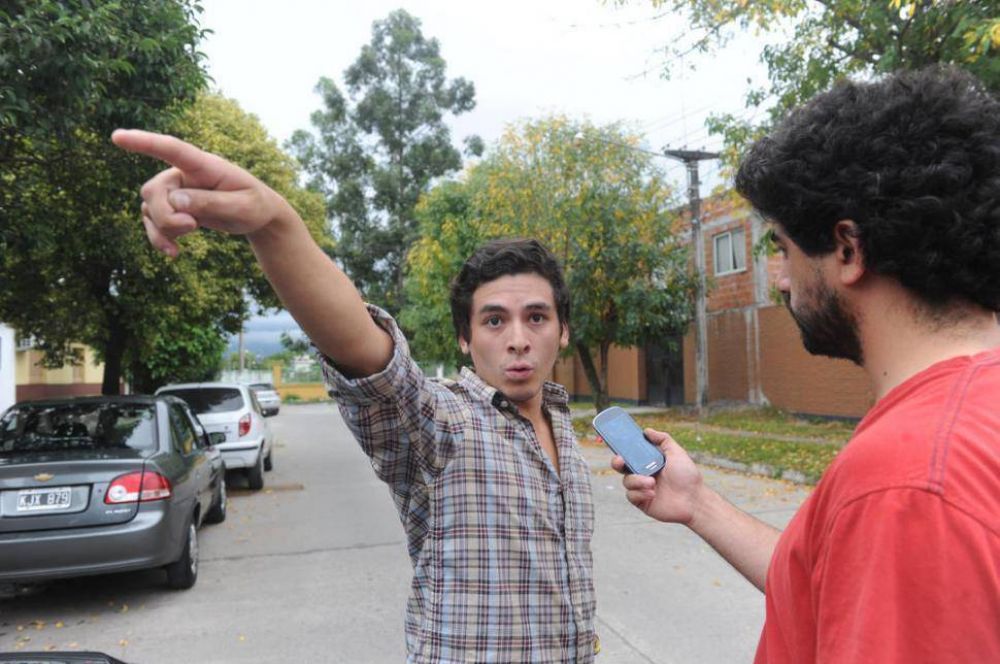 Atraparon a un arrebatador y lo golpearon