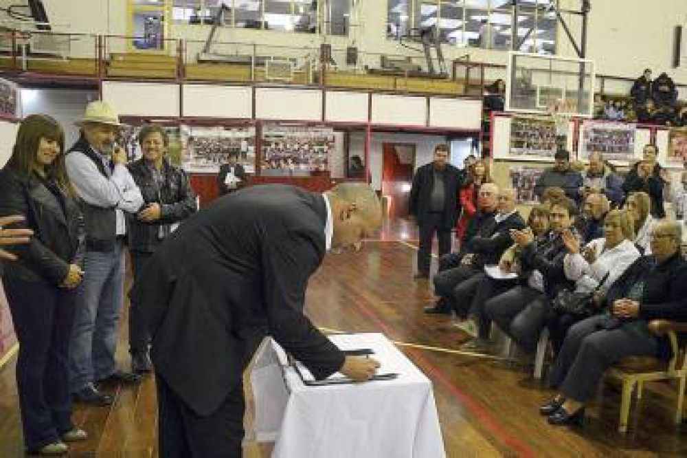 Convenio para la construcci�n de infraestructura deportiva