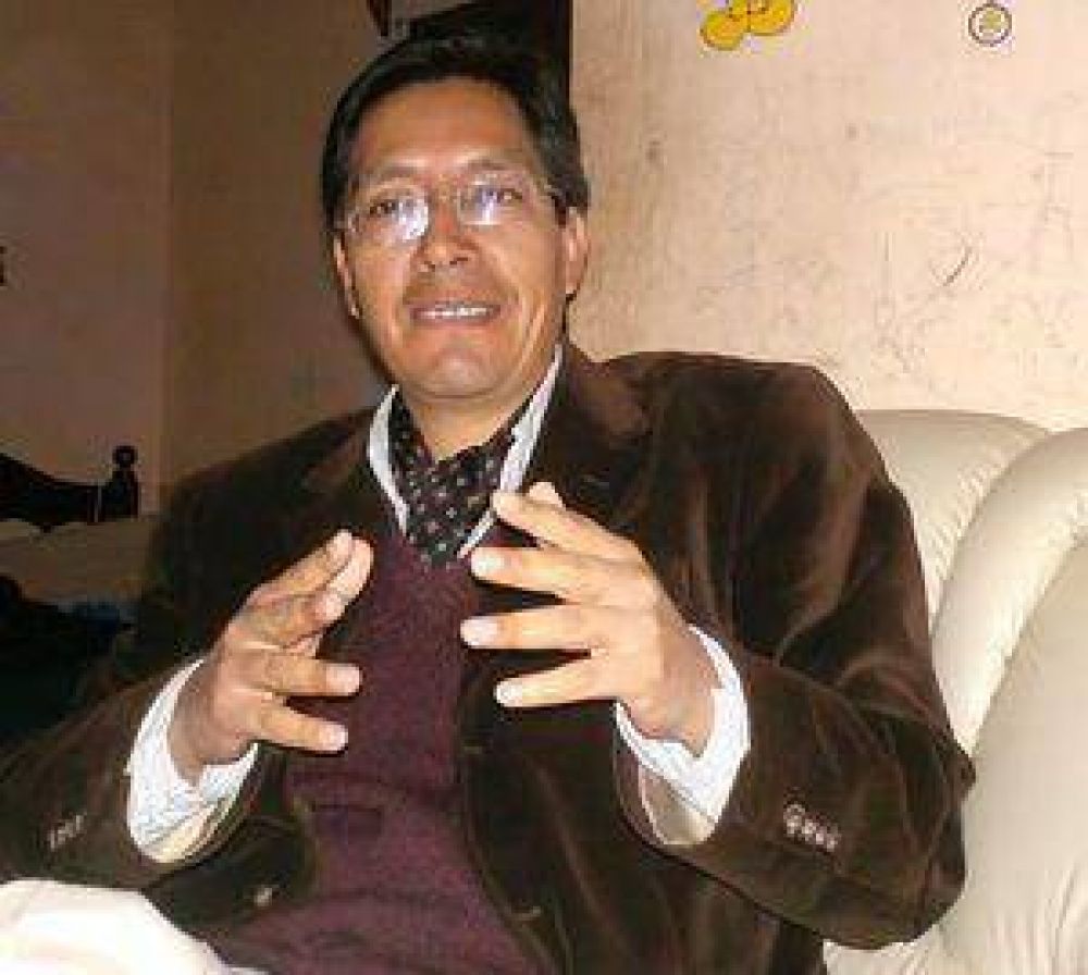 " Nos merecemos tener derecho a informarnos plural y democraticamente ", Dante Aucapi�a. 