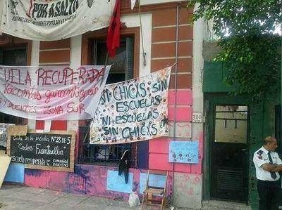 El Gobierno porte�o reconoci� que no sab�a que exist�a una escuela abandonada