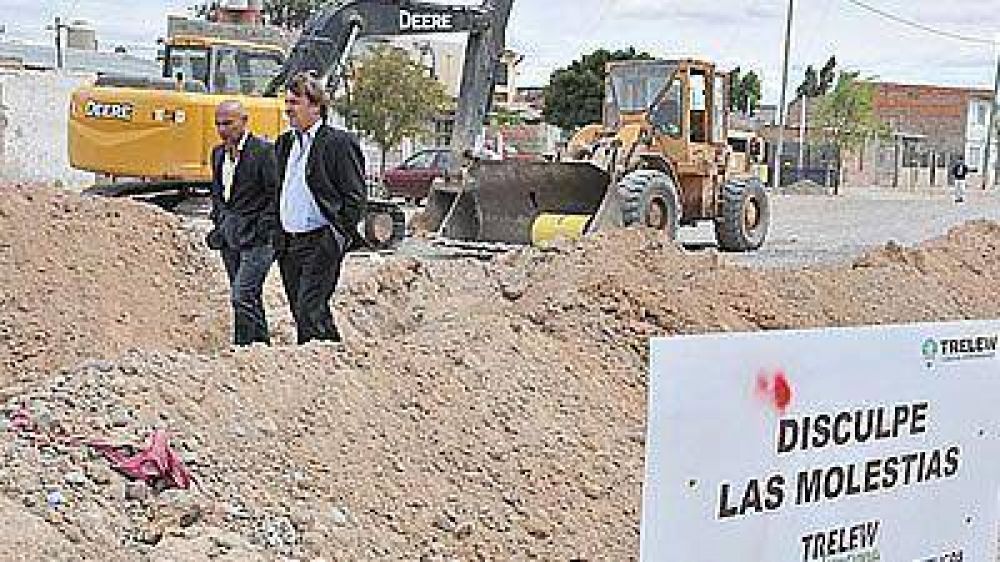 Quieren invitar a funcionarios provinciales a recorrer barrios donde anunciaron obras
