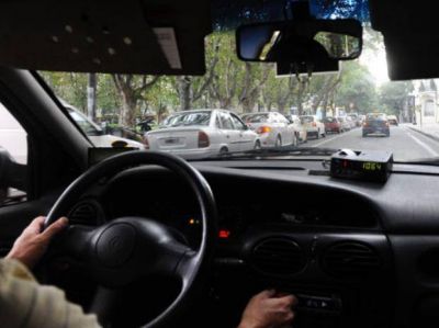 Robaron e hirieron a dos taxistas en la zona oeste de Rosario