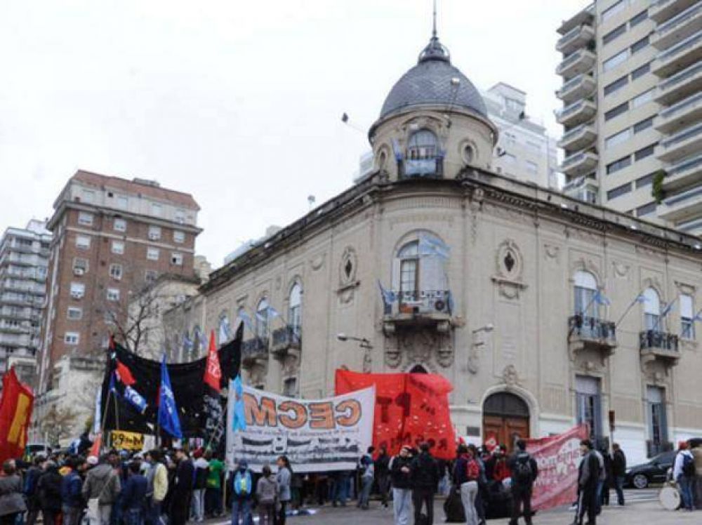 Estudiantes secundarios protestar�n hoy contra el aumento del boleto