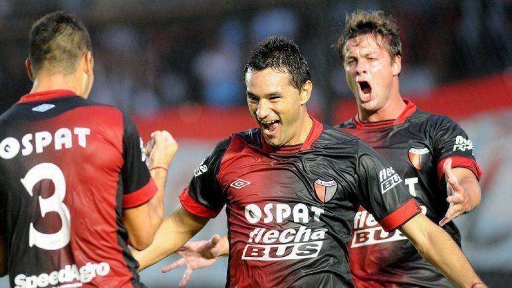 Col�n gan� otra "final" por la permanencia y sigue siendo l�der