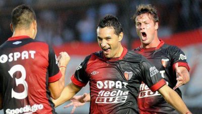Col�n gan� otra "final" por la permanencia y sigue siendo l�der