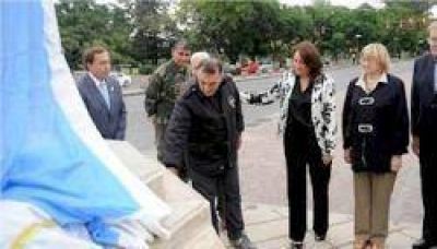 Fein: "hay que mejorar las instituciones de la democracia"